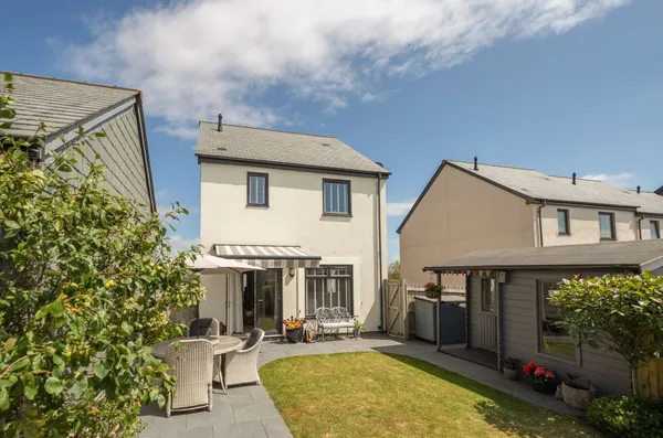 Applegate Way, Kingsbridge