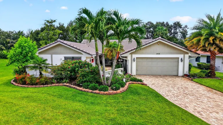 6928 Villas Dr W, Boca Raton, FL 33433