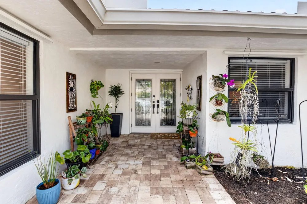 6928 Villas Dr W, Boca Raton, FL 33433