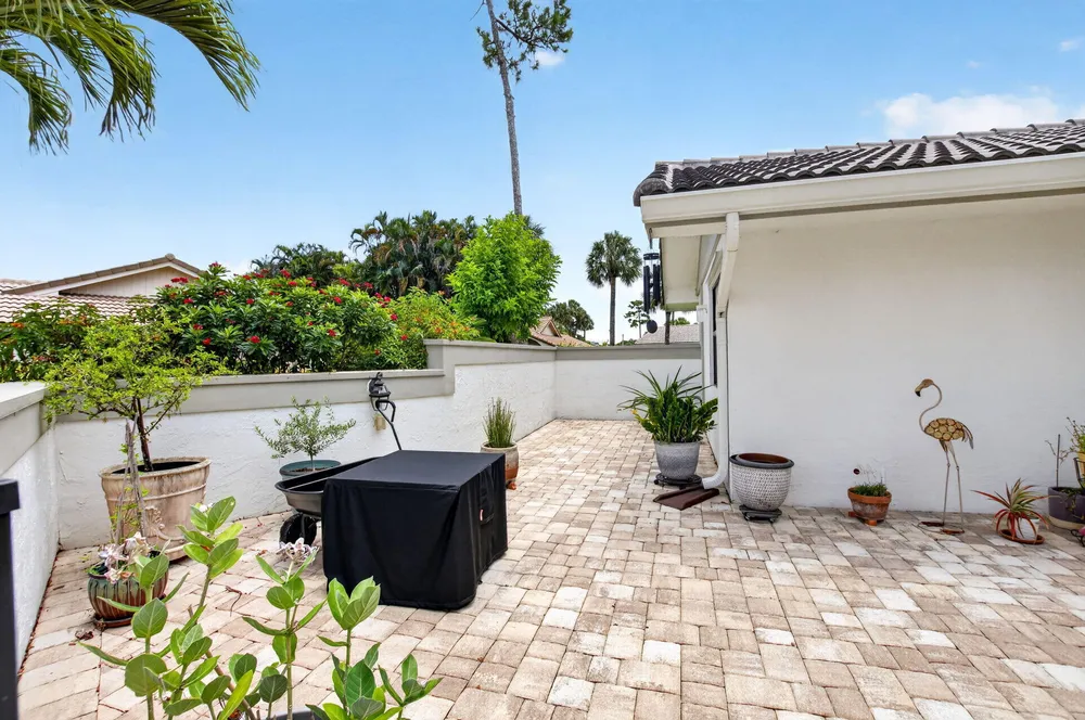 6928 Villas Dr W, Boca Raton, FL 33433