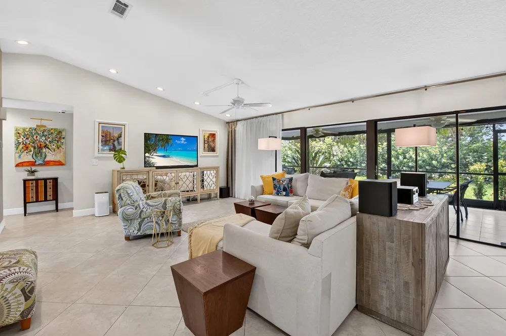6928 Villas Dr W, Boca Raton, FL 33433