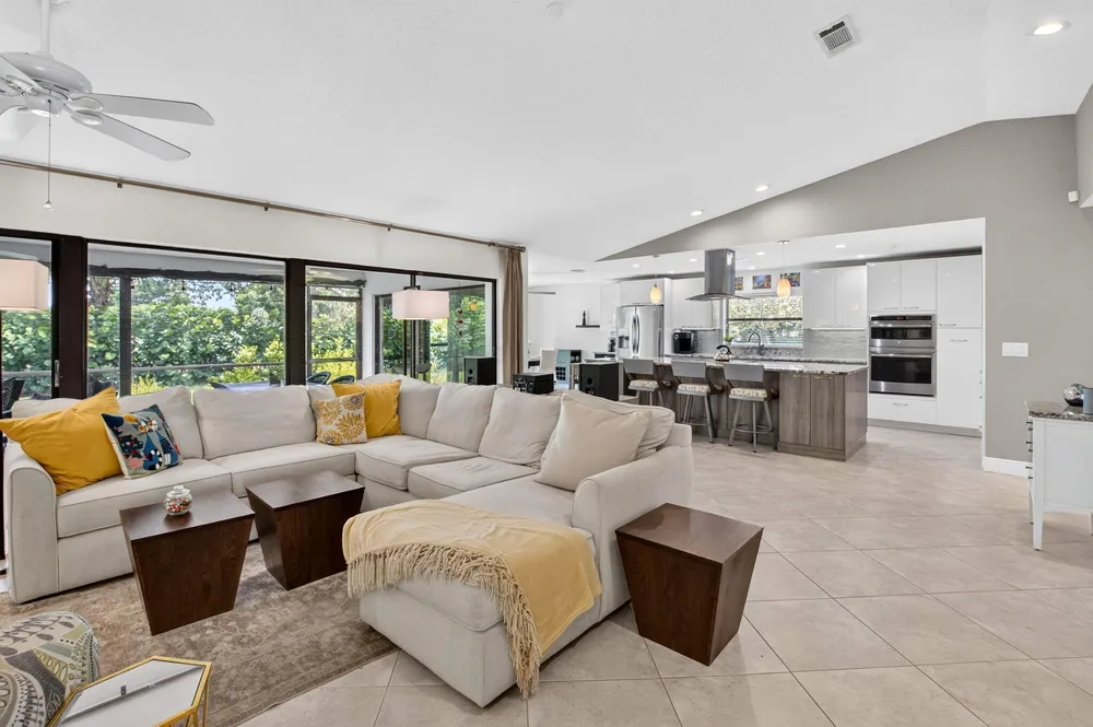 6928 Villas Dr W, Boca Raton, FL 33433