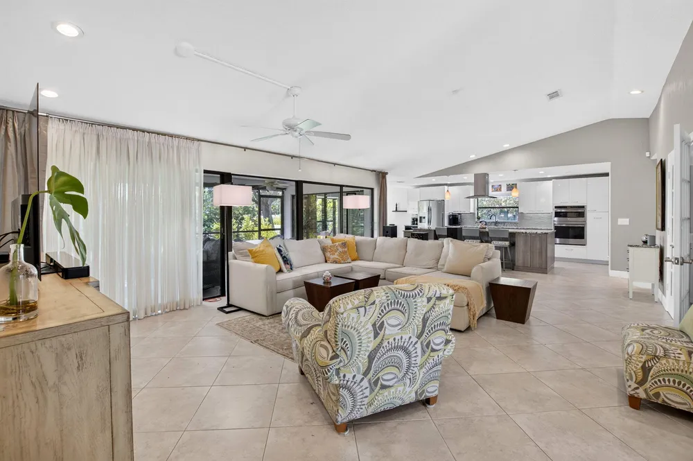 6928 Villas Dr W, Boca Raton, FL 33433