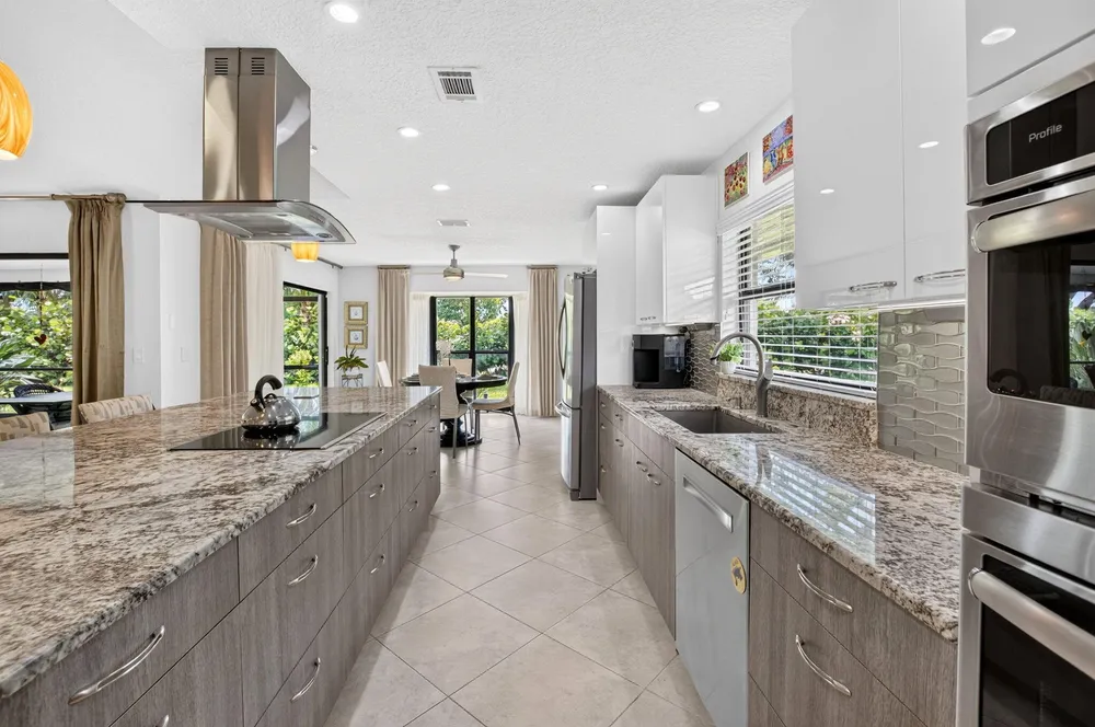 6928 Villas Dr W, Boca Raton, FL 33433