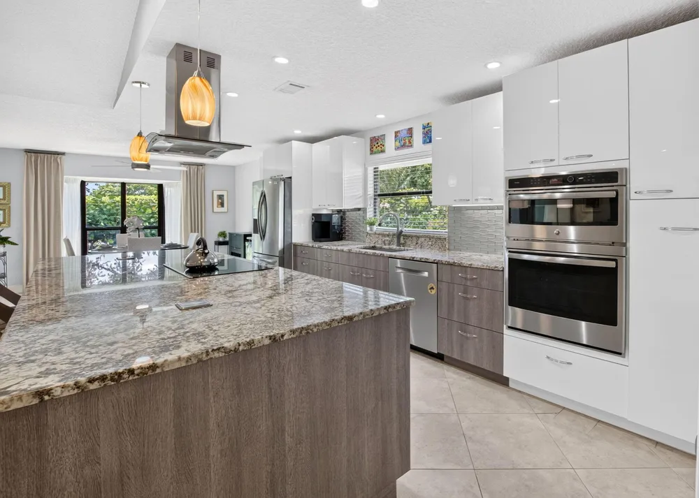 6928 Villas Dr W, Boca Raton, FL 33433