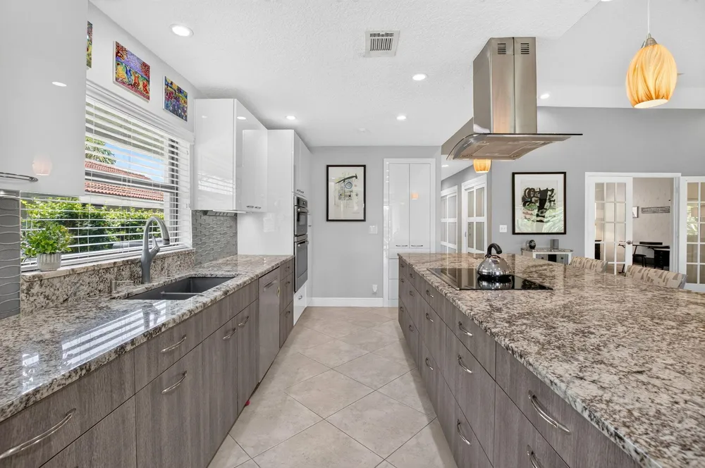 6928 Villas Dr W, Boca Raton, FL 33433
