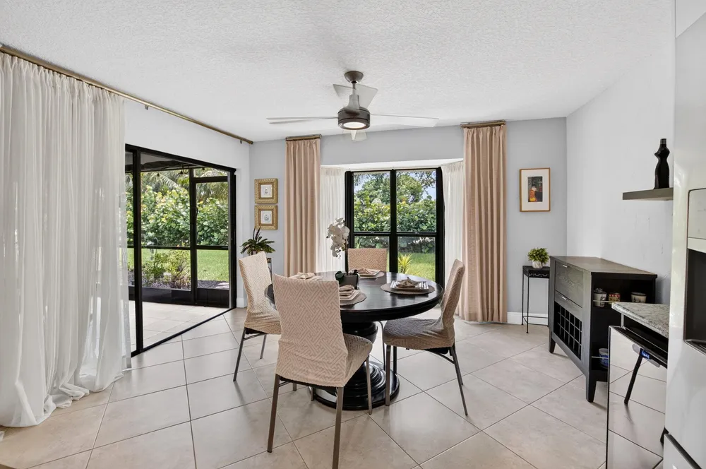 6928 Villas Dr W, Boca Raton, FL 33433