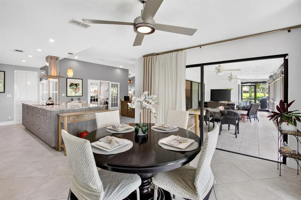 6928 Villas Dr W, Boca Raton, FL 33433