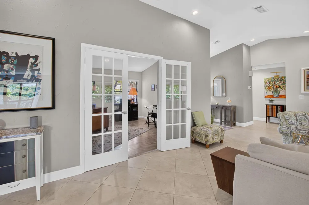 6928 Villas Dr W, Boca Raton, FL 33433