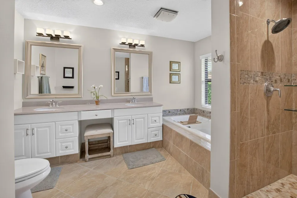 6928 Villas Dr W, Boca Raton, FL 33433