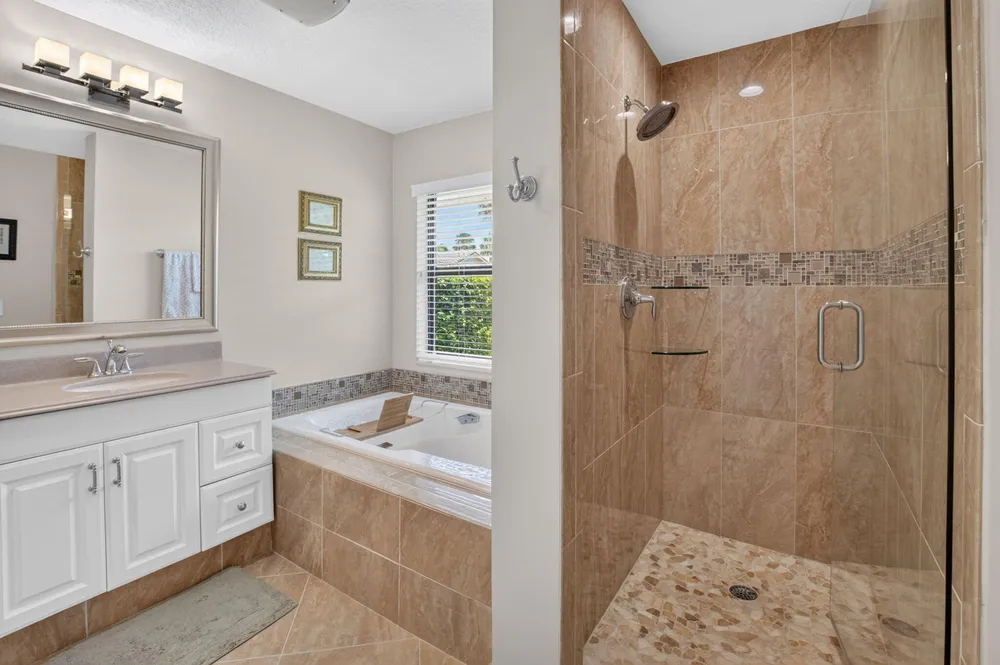 6928 Villas Dr W, Boca Raton, FL 33433