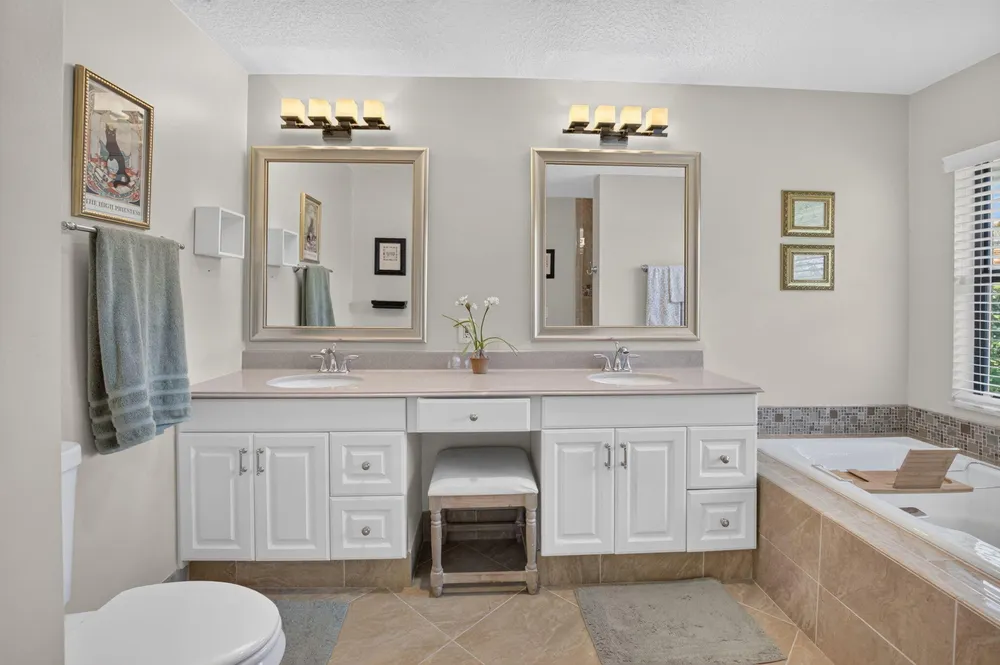 6928 Villas Dr W, Boca Raton, FL 33433