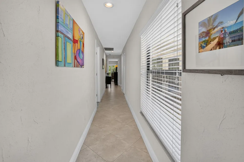 6928 Villas Dr W, Boca Raton, FL 33433
