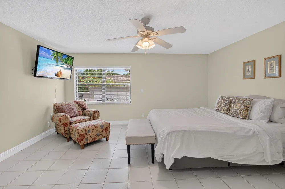6928 Villas Dr W, Boca Raton, FL 33433