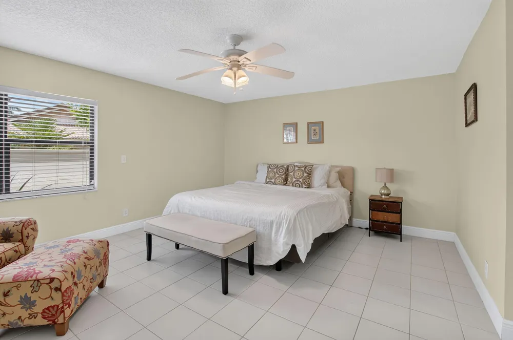 6928 Villas Dr W, Boca Raton, FL 33433