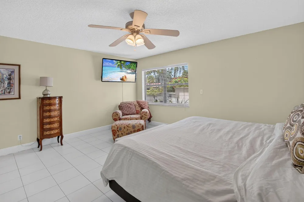 6928 Villas Dr W, Boca Raton, FL 33433