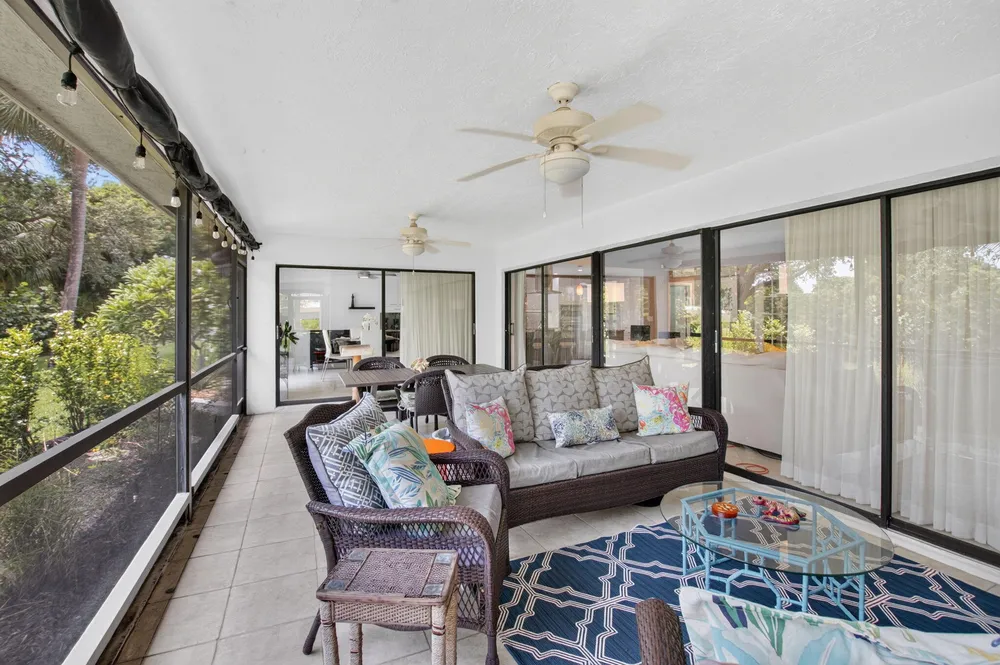 6928 Villas Dr W, Boca Raton, FL 33433