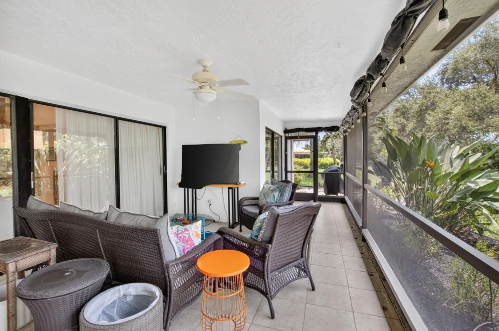6928 Villas Dr W, Boca Raton, FL 33433