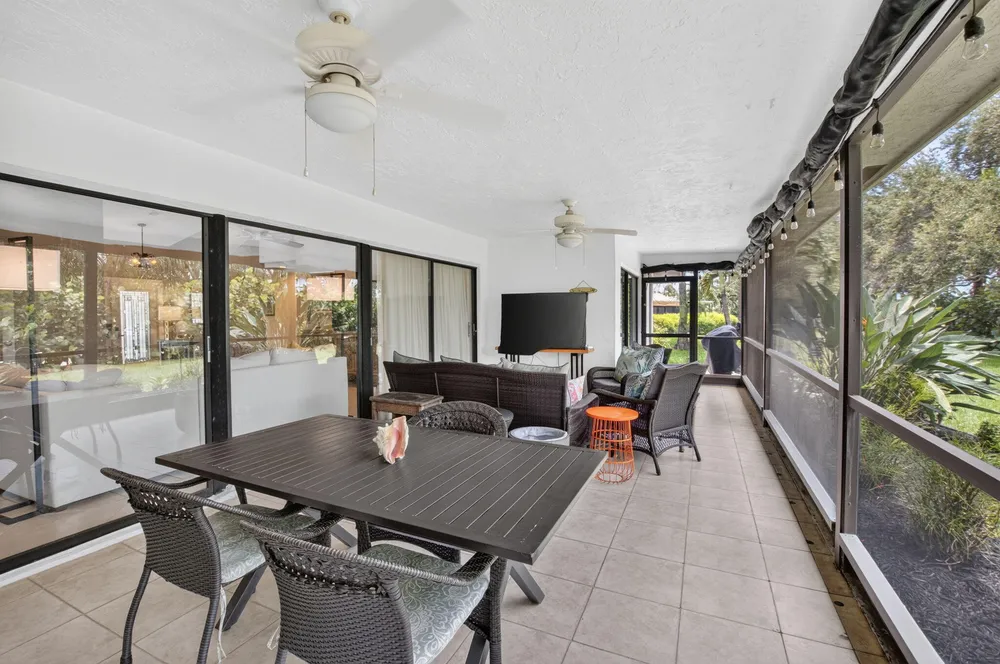 6928 Villas Dr W, Boca Raton, FL 33433
