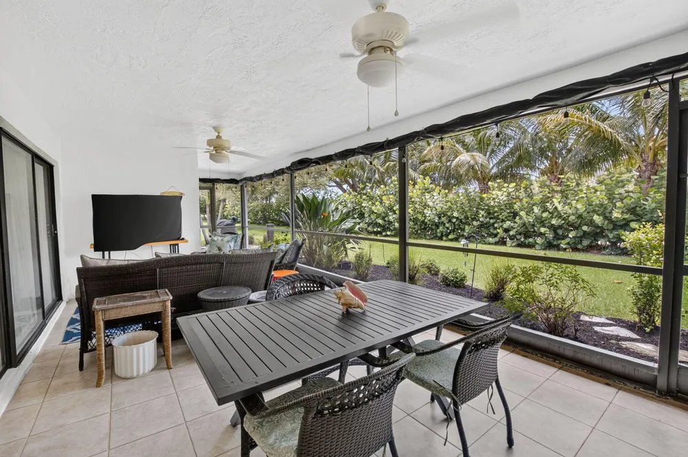 6928 Villas Dr W, Boca Raton, FL 33433