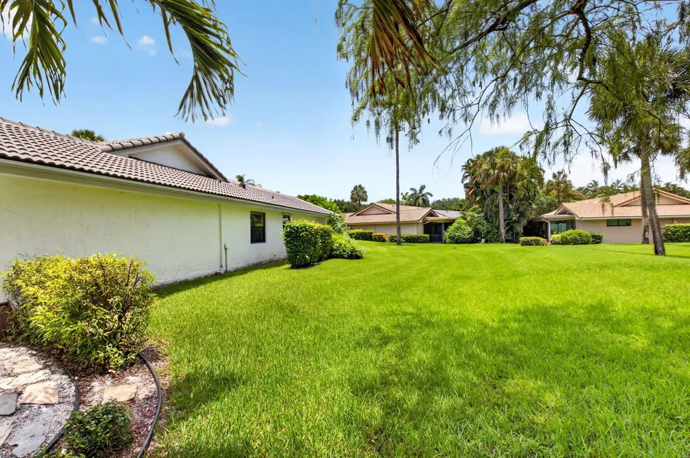 6928 Villas Dr W, Boca Raton, FL 33433