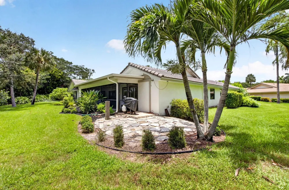 6928 Villas Dr W, Boca Raton, FL 33433