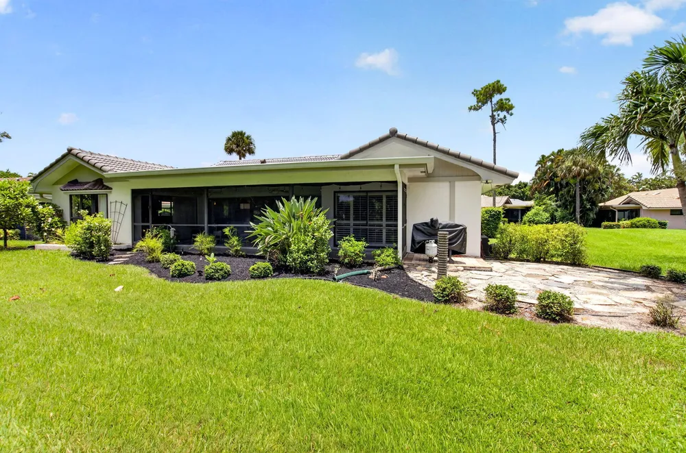 6928 Villas Dr W, Boca Raton, FL 33433