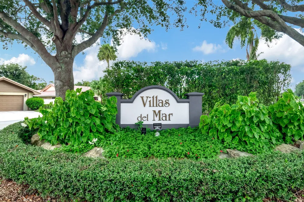 6928 Villas Dr W, Boca Raton, FL 33433