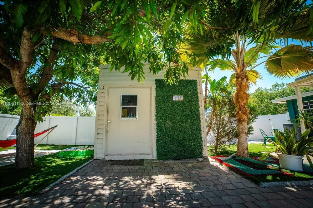 1725 SW 30th St, Fort Lauderdale, FL 33315