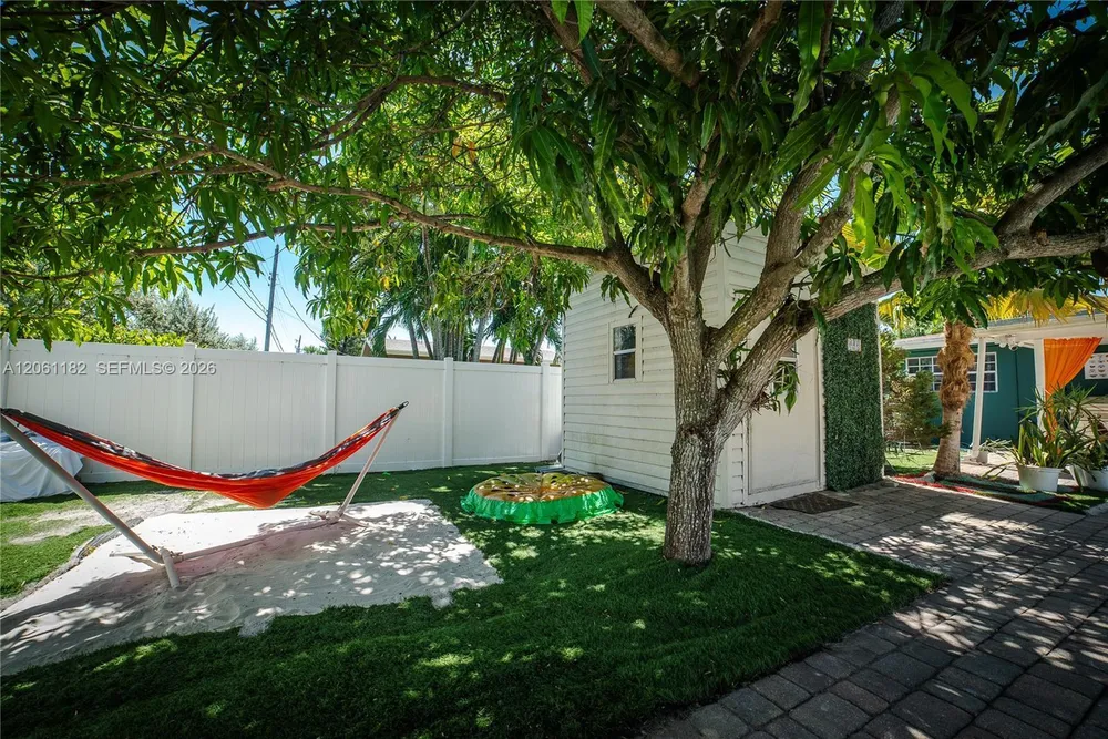 1725 SW 30th St, Fort Lauderdale, FL 33315