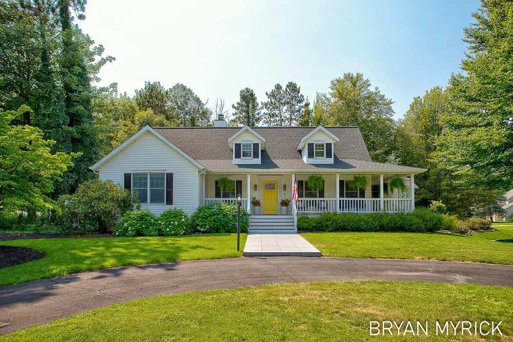 4612 Forest Ln, Holland, MI 49423