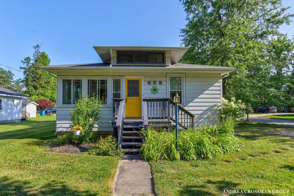 658 Allegan St, Saugatuck, MI 49453