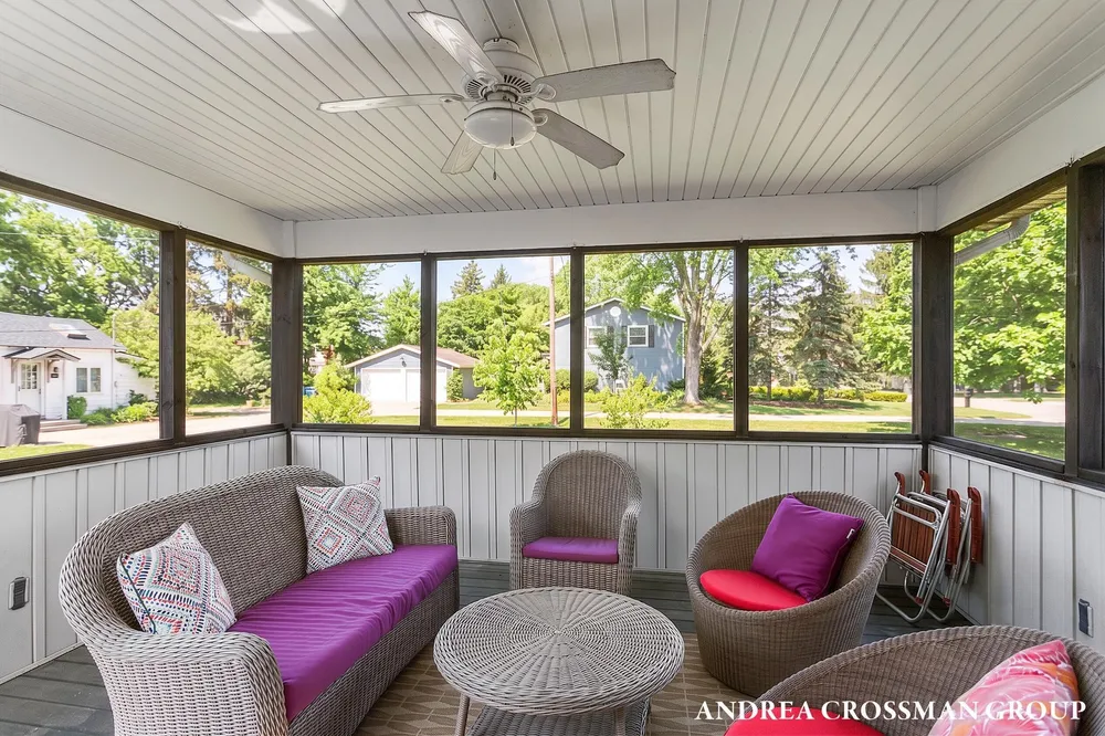 658 Allegan St, Saugatuck, MI 49453