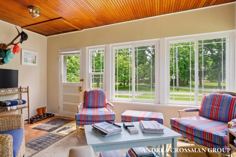 658 Allegan St, Saugatuck, MI 49453