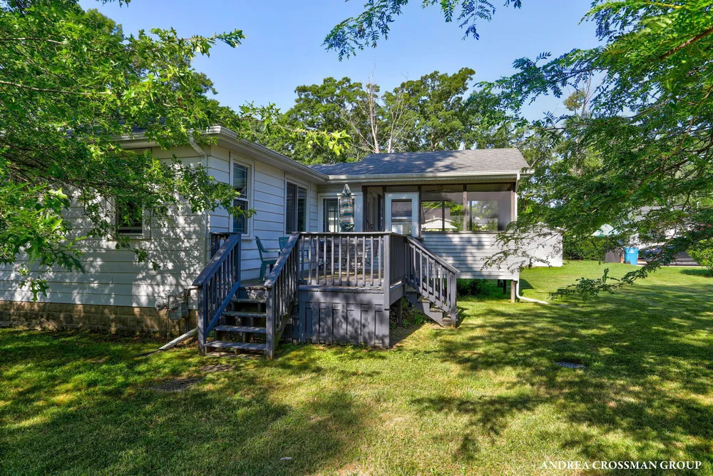 658 Allegan St, Saugatuck, MI 49453