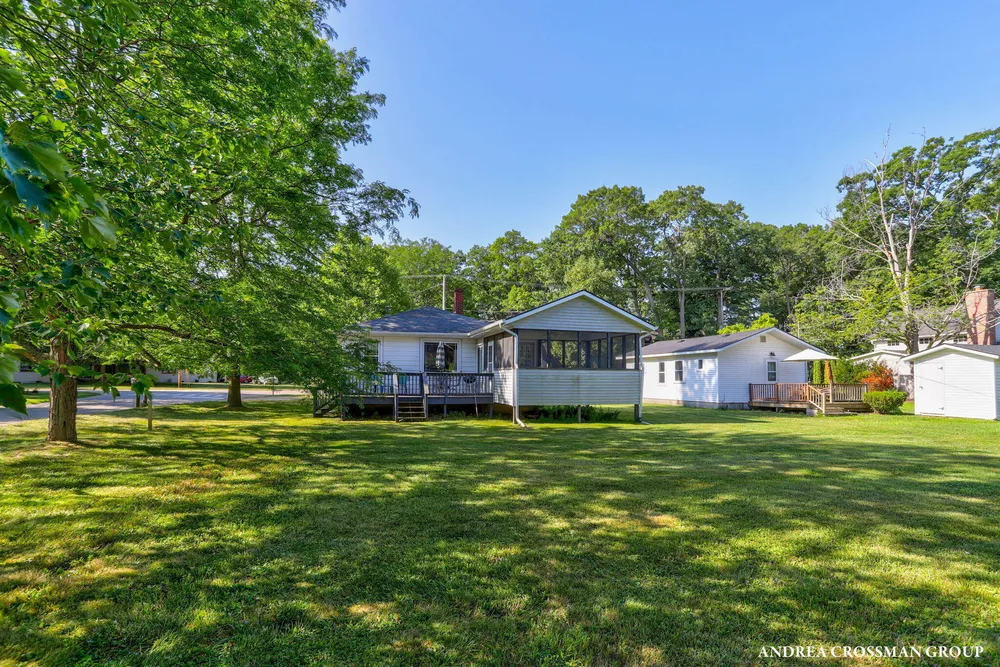 658 Allegan St, Saugatuck, MI 49453