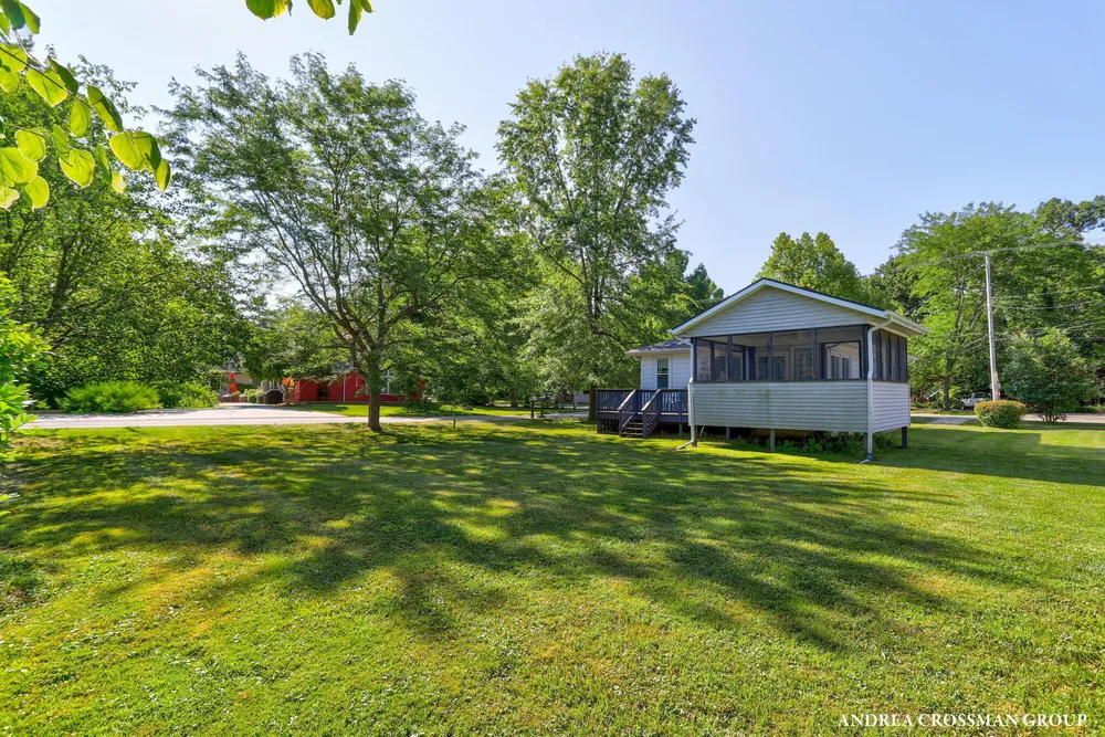 658 Allegan St, Saugatuck, MI 49453