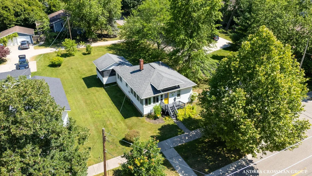 658 Allegan St, Saugatuck, MI 49453