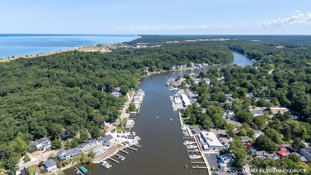 658 Allegan St, Saugatuck, MI 49453