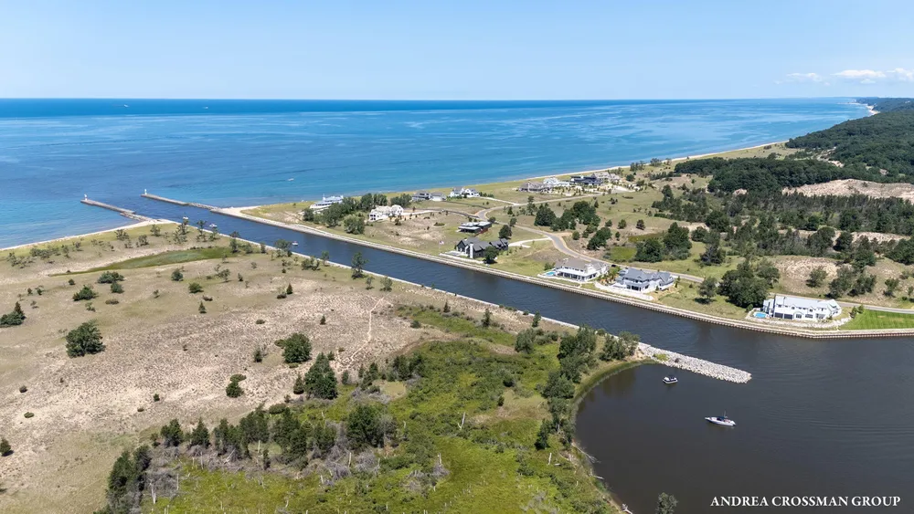 658 Allegan St, Saugatuck, MI 49453