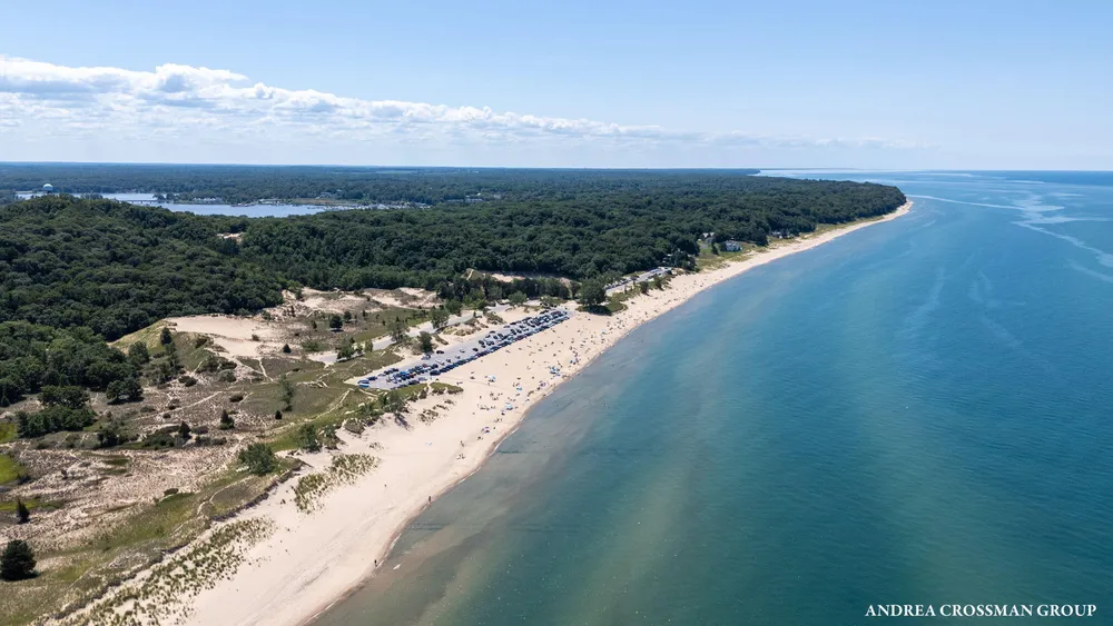 658 Allegan St, Saugatuck, MI 49453