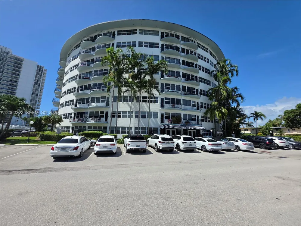 3250 NE 28th St, Fort Lauderdale, FL 33308