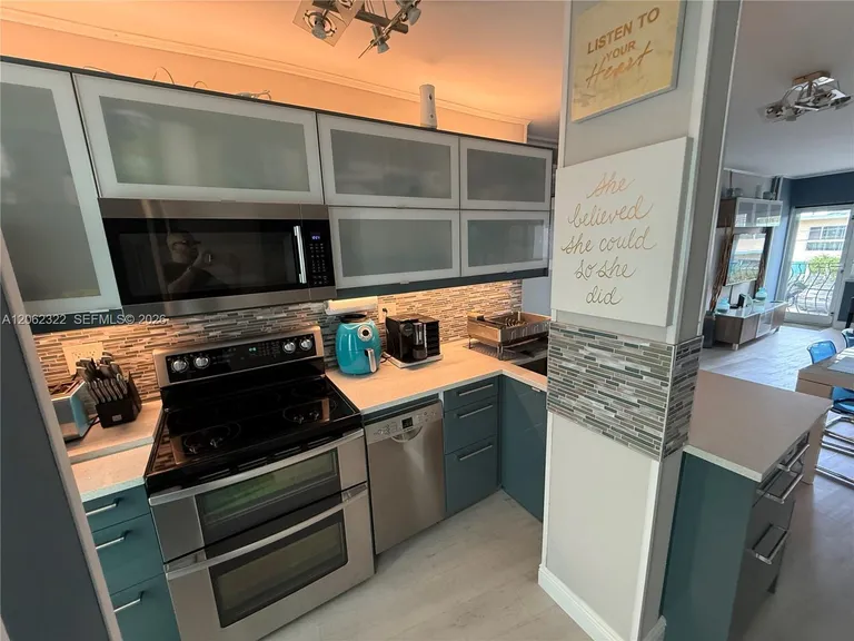 3250 NE 28th St, Fort Lauderdale, FL 33308
