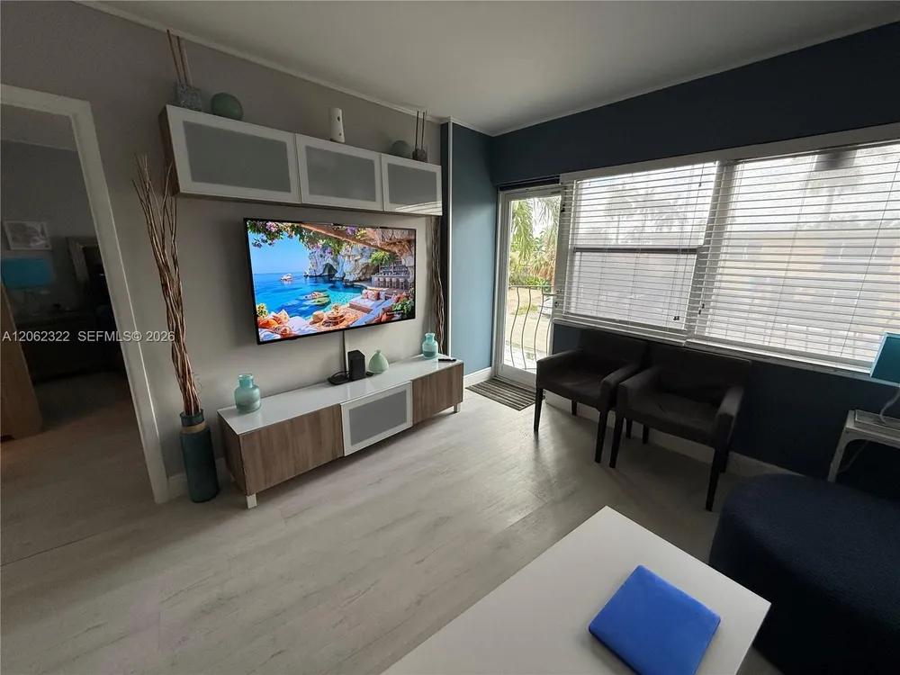 3250 NE 28th St, Fort Lauderdale, FL 33308