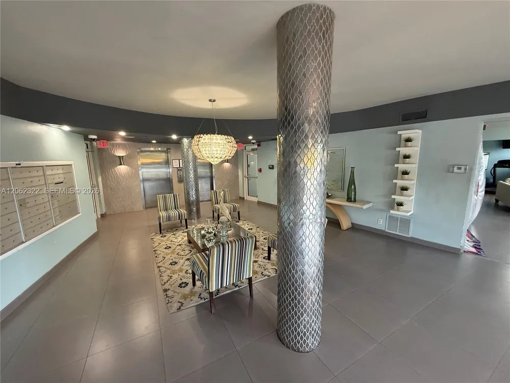 3250 NE 28th St, Fort Lauderdale, FL 33308