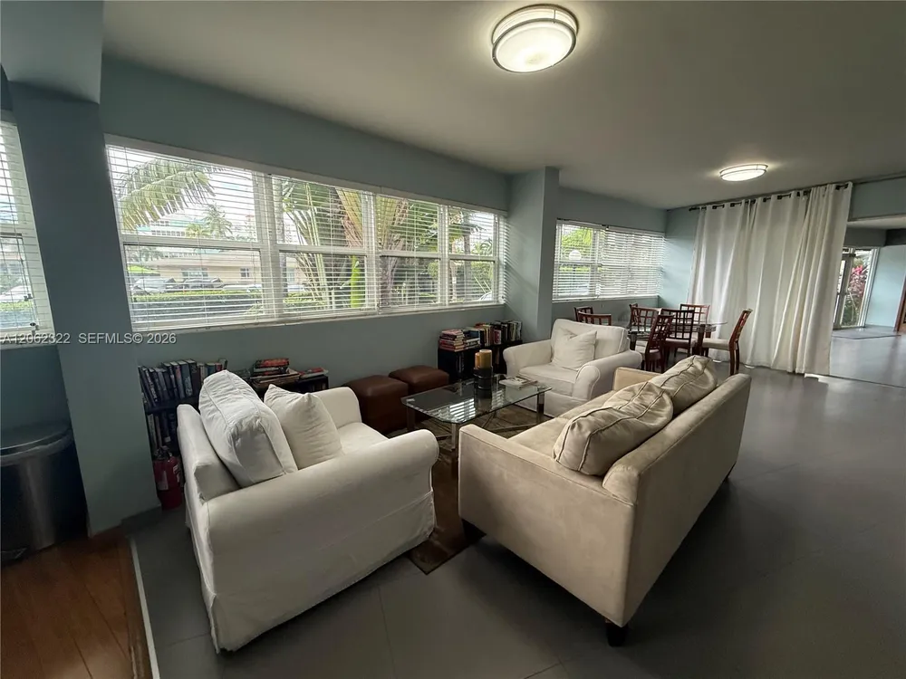 3250 NE 28th St, Fort Lauderdale, FL 33308