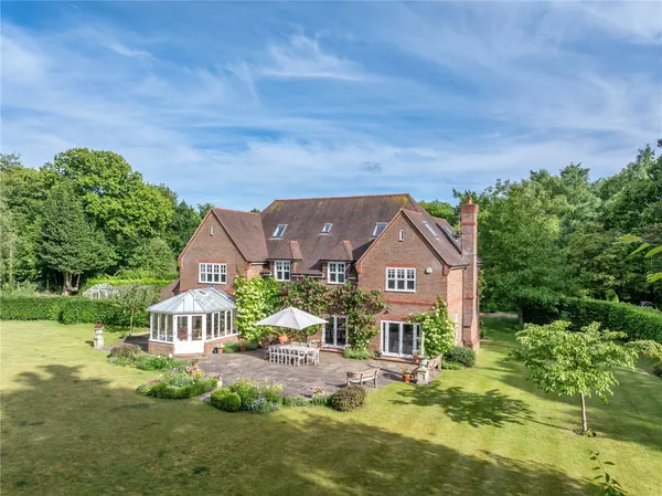 Kings Drive, Midhurst, GU29 photo 1