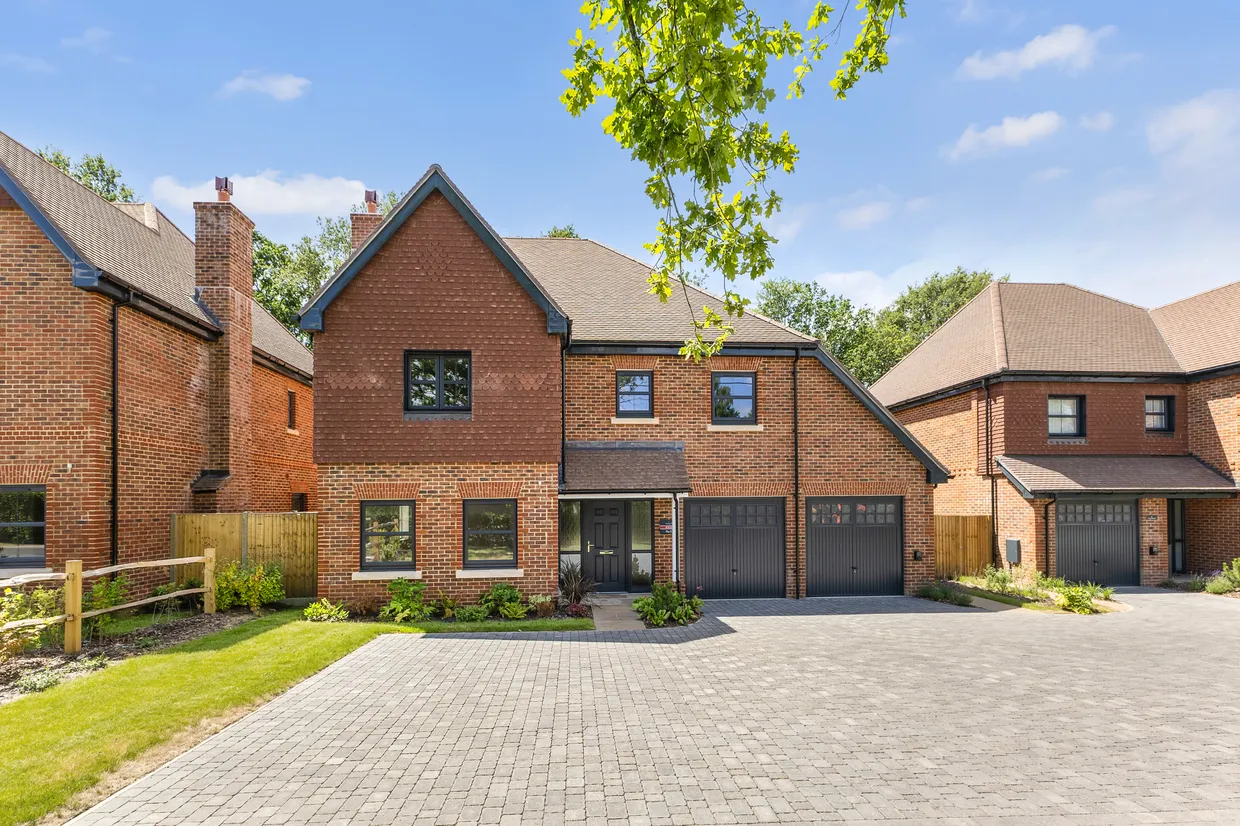Oakland Grove Ridgley Road, Godalming, GU8 photo 11
