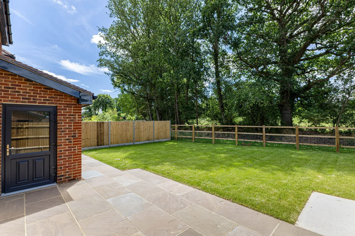 Oakland Grove Ridgley Road, Godalming, GU8 photo 12
