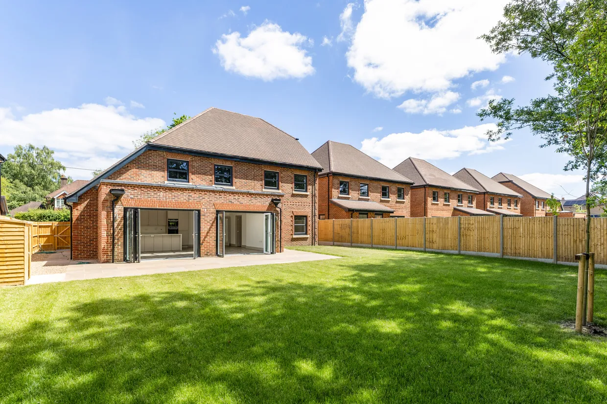 Oakland Grove Ridgley Road, Godalming, GU8 photo 14